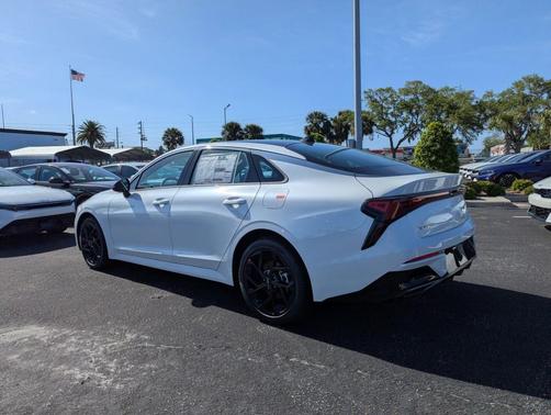 Snow White Pearl 2026 Kia K5 GT-Line