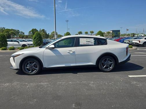Snow White Pearl 2026 Kia K4 LXS