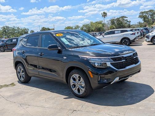 Black 2026 Kia Seltos LX