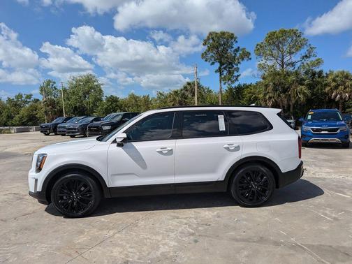 Glacial White Pearl 2022 Kia Telluride SX