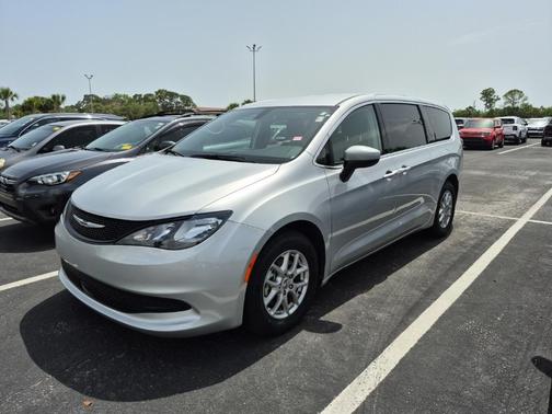 2022 Chrysler Voyager LX