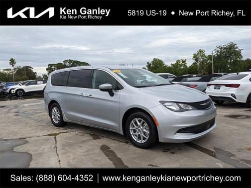 2022 Chrysler Voyager LX