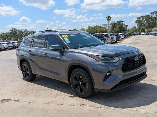 Magnetic Gray Metallic 2021 Toyota Highlander Hybrid XLE