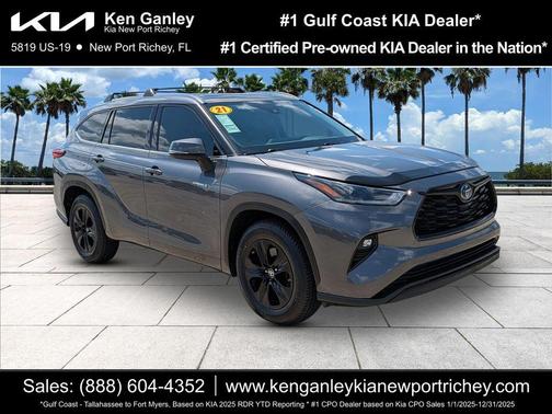 Magnetic Gray Metallic 2021 Toyota Highlander Hybrid XLE