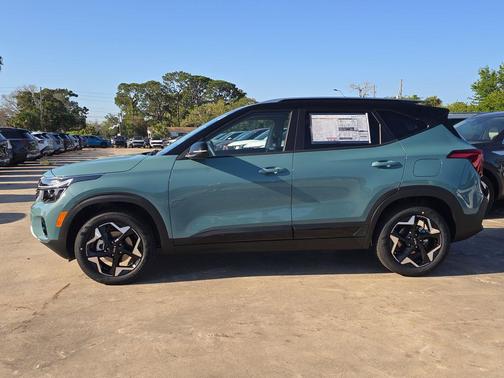 Blue / Black 2026 Kia Seltos S