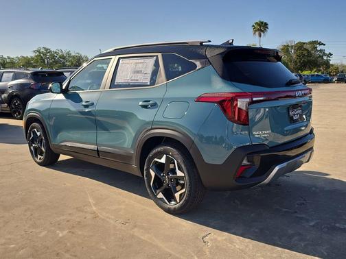 Blue / Black 2026 Kia Seltos S