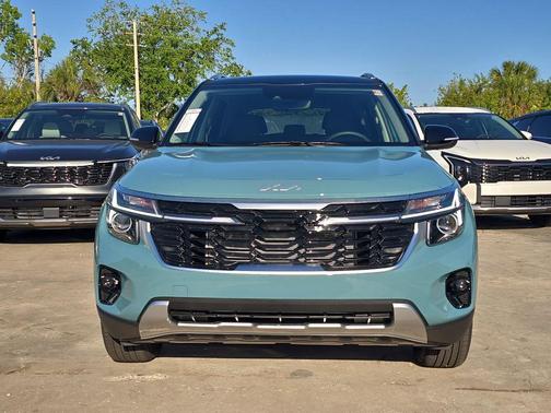 Blue / Black 2026 Kia Seltos S