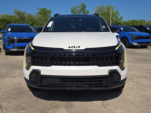 Snow White Pearl 2026 Kia Sportage Hybrid X-Line