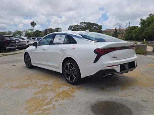 Snow White Pearl 2026 Kia K5 GT-Line