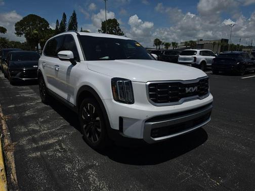 Glacial White Pearl 2024 Kia Telluride SX