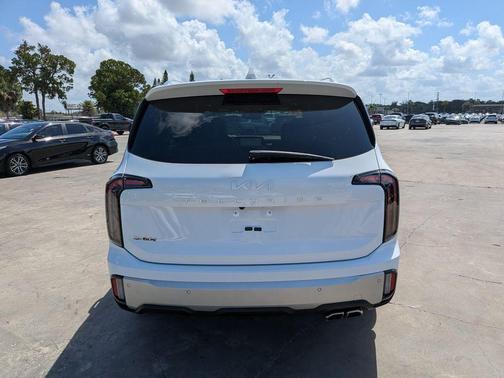 Glacial White Pearl 2024 Kia Telluride SX