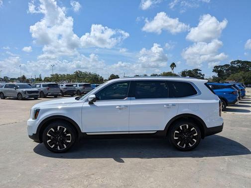 Glacial White Pearl 2024 Kia Telluride SX