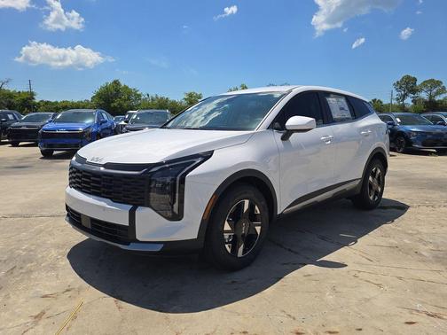 Glacial White Pearl 2026 Kia Sportage LX