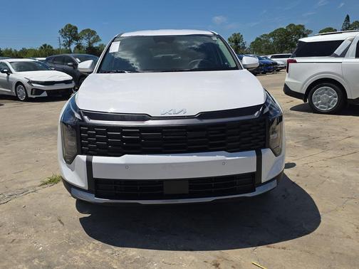 Glacial White Pearl 2026 Kia Sportage LX