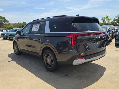 Metal 2026 Kia Carnival Hybrid EX