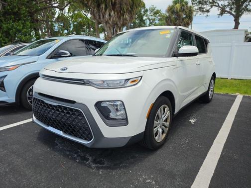 Snow White Pearl 2021 Kia Soul LX