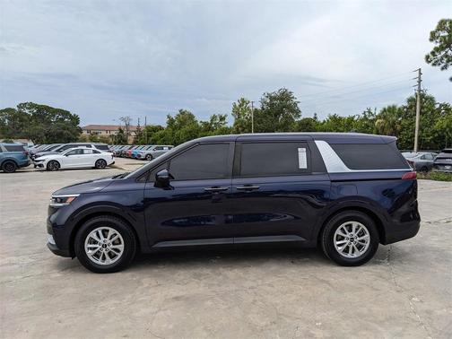 2023 Kia Carnival LX