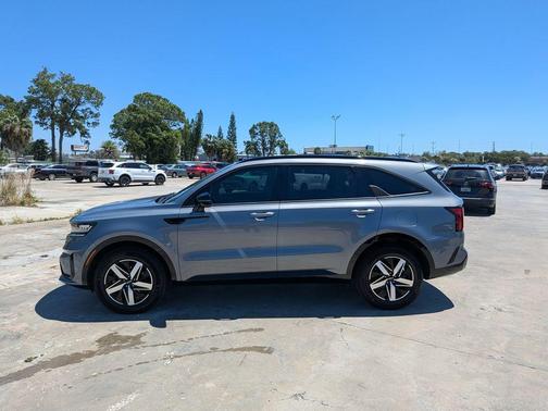 Everlasting Silver 2023 Kia Sorento EX