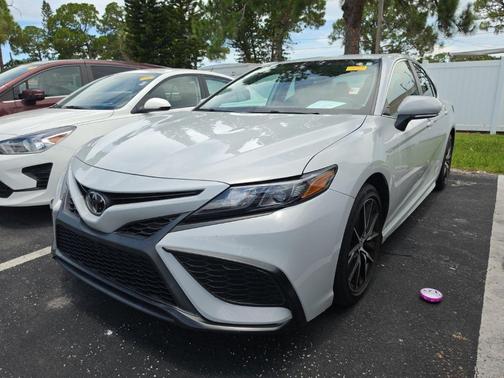 Ice 2023 Toyota Camry SE