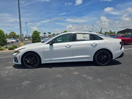 Snow White Pearl 2026 Kia K5 GT-Line