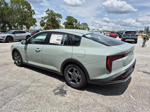 2025 Kia K4 LXS