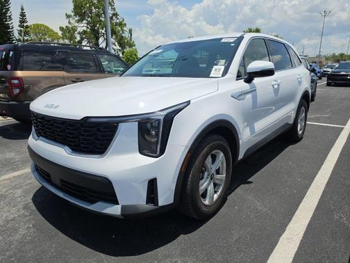 Glacial White Pearl 2024 Kia Sorento LX