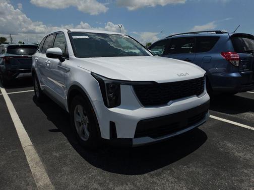 Glacial White Pearl 2024 Kia Sorento LX