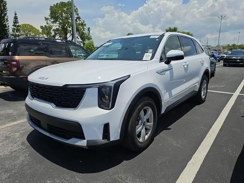 Glacial White Pearl 2024 Kia Sorento LX
