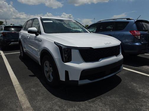 Glacial White Pearl 2024 Kia Sorento LX