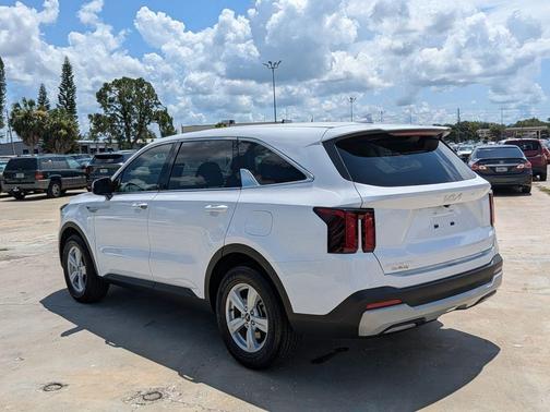 Glacial White Pearl 2024 Kia Sorento LX