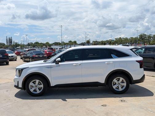 Glacial White Pearl 2024 Kia Sorento LX