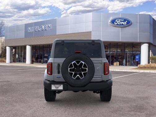 Avalanche Gray 2026 Ford Bronco Outer Banks