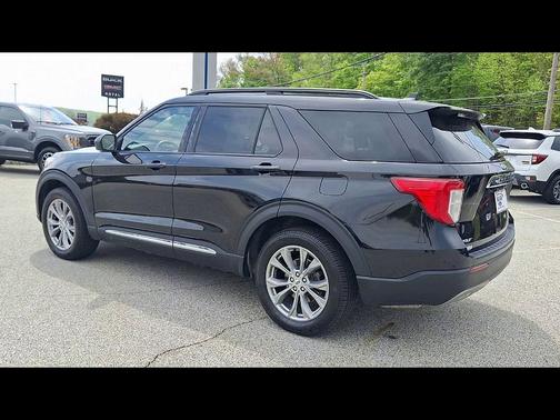 AGATE BLACK METALLIC 2022 Ford Explorer XLT