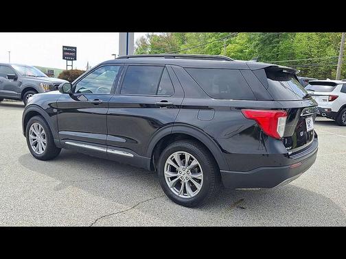 AGATE BLACK METALLIC 2022 Ford Explorer XLT