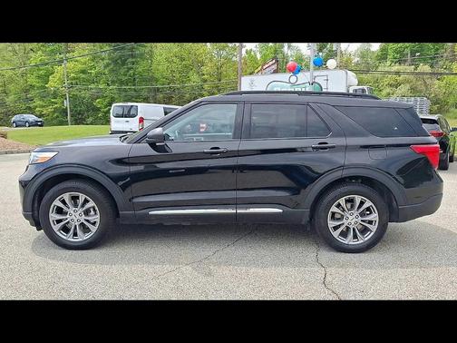 AGATE BLACK METALLIC 2022 Ford Explorer XLT