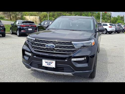 AGATE BLACK METALLIC 2022 Ford Explorer XLT