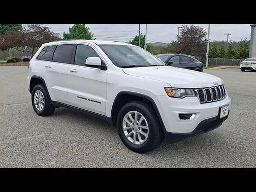 Bright White Clearcoat 2022 Jeep Grand Cherokee Laredo
