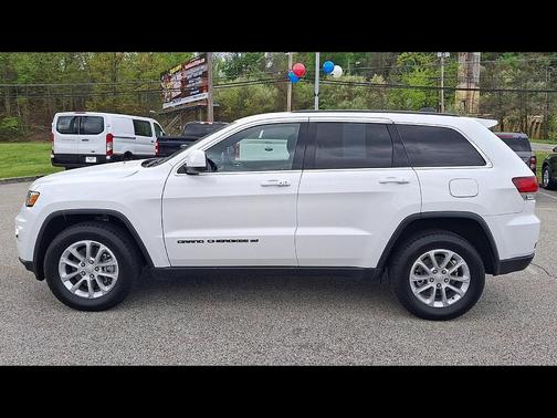 Bright White Clearcoat 2022 Jeep Grand Cherokee Laredo