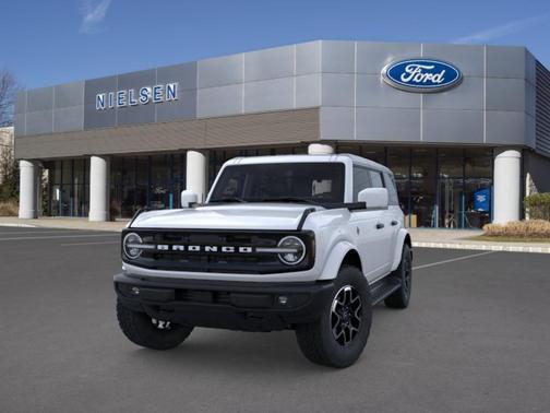 OXFORD WHITE 2026 Ford Bronco Outer Banks