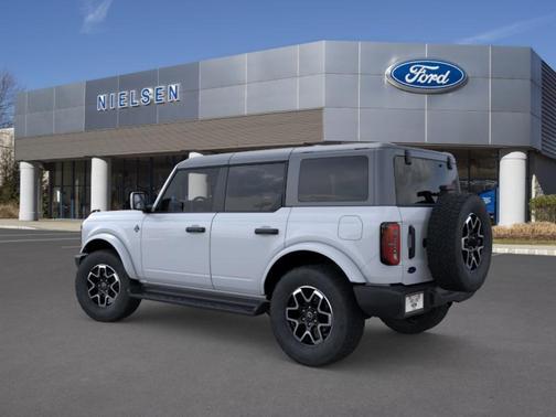 OXFORD WHITE 2026 Ford Bronco Outer Banks