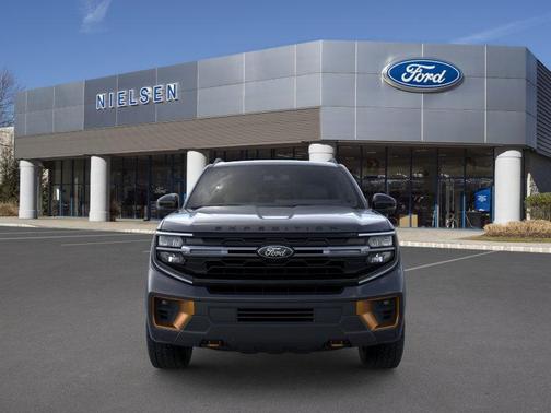 AGATE BLACK METALLIC 2026 Ford Expedition Tremor