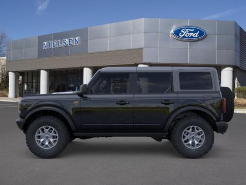 SHADOW BLACK 2025 Ford Bronco Badlands