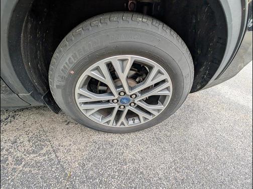 Agate Black Metallic 2022 Ford Escape SEL