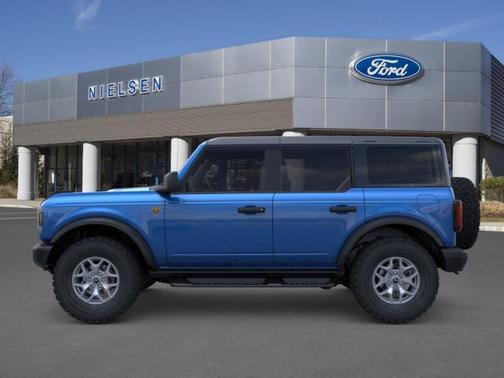 VELOCITY BLUE METALLIC 2025 Ford Bronco Badlands