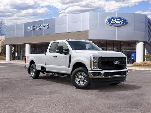Oxford White 2027 Ford F-350 XL