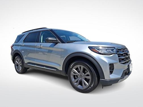 ICONIC SILVER METALLIC 2025 Ford Explorer Active