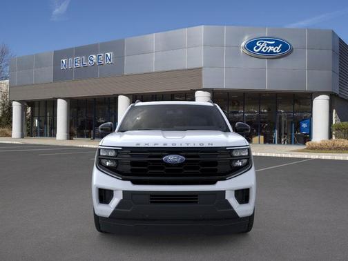 Oxford White 2026 Ford Expedition Active