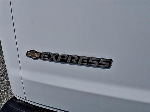 Summit White 2025 Chevrolet Express 2500 LT