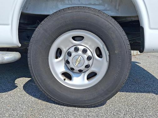 Summit White 2025 Chevrolet Express 2500 LT