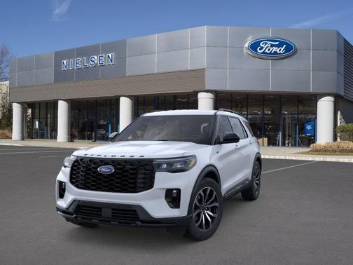 SPACE WHITE METALLIC 2026 Ford Explorer ST-Line